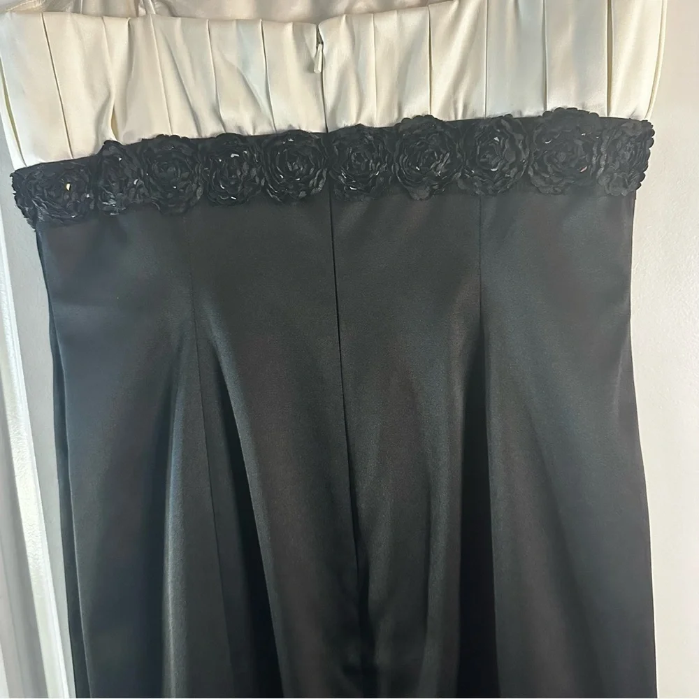 JS Collections Black & White Pleated Bodice Formal Gown Women’s Size 4 - Picture 13 of 16